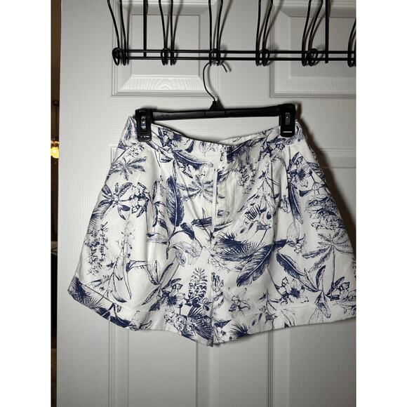 Hyacinth House Patterned Shorts - Picture 3 of 4